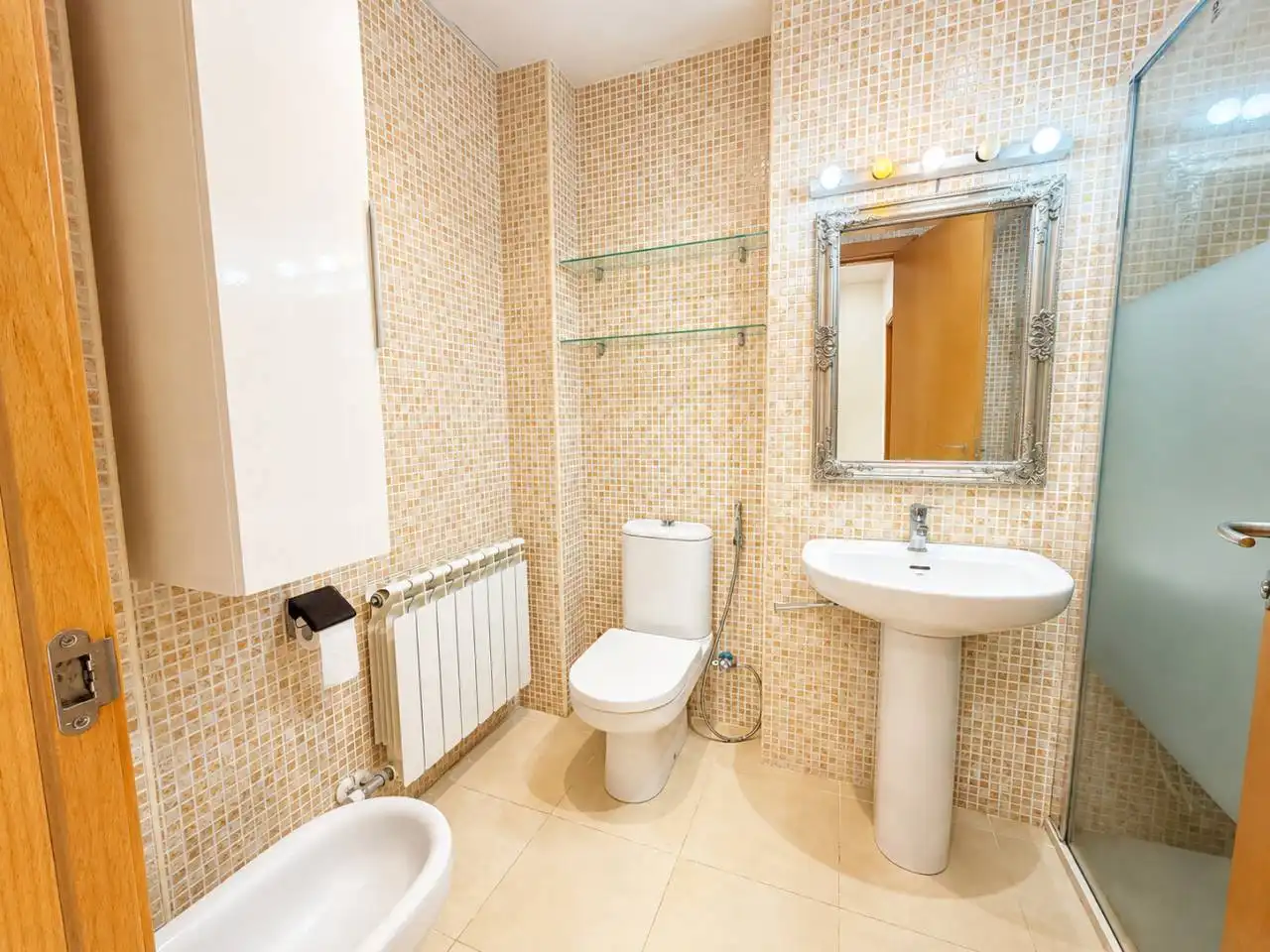 Badezimmer von Wohnung zum Verkauf in Palafrugell mit Privatgarten, Terrasse und Gemeinschaftspool
