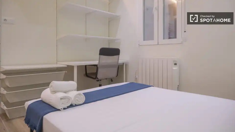Bedroom of Flat for rent in Madrid  with Air Conditioner, Heating and Furnished