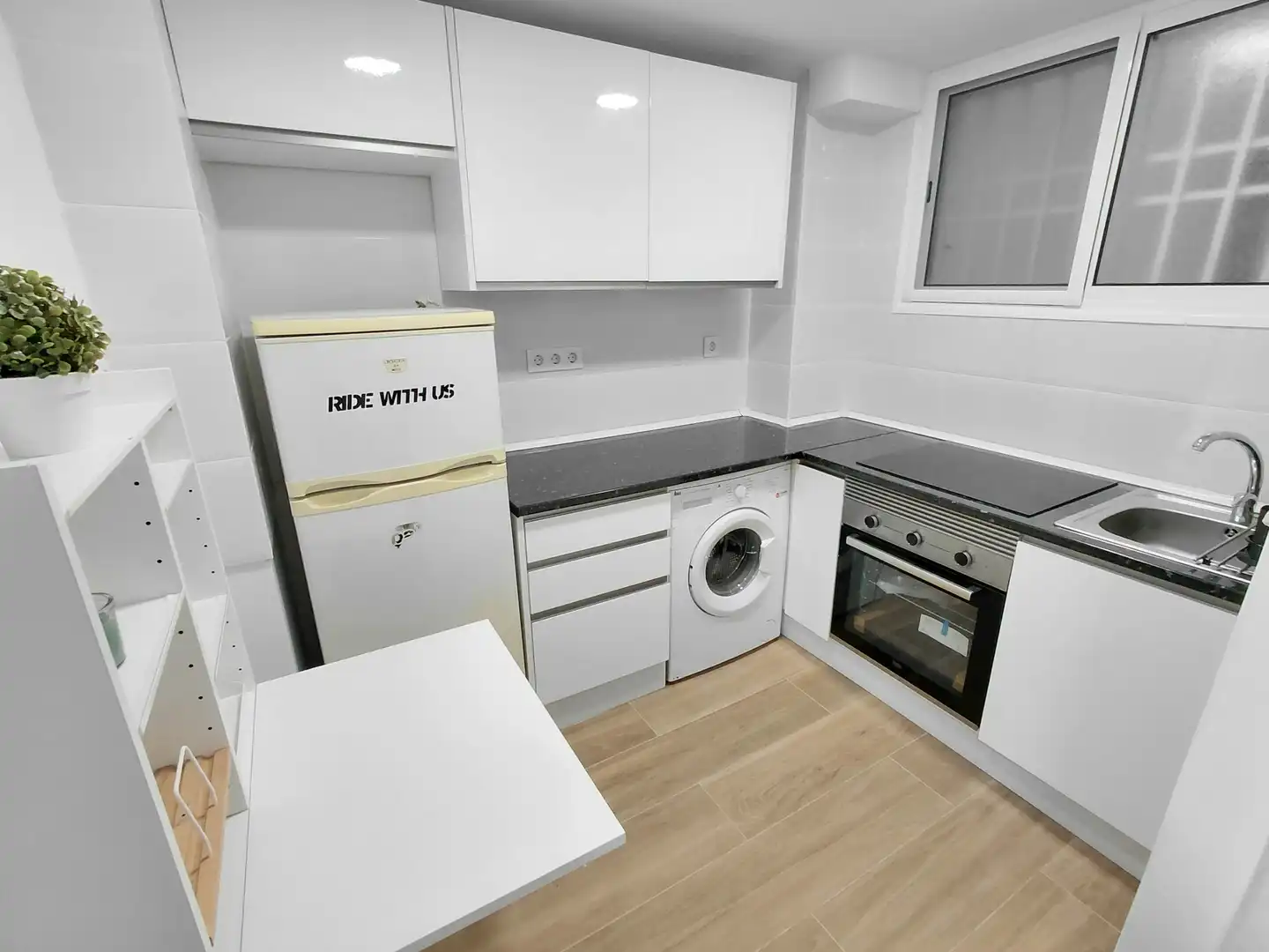 Cocina de Apartamento de alquiler en Las Palmas de Gran Canaria con Amueblado, Horno y Lavadora