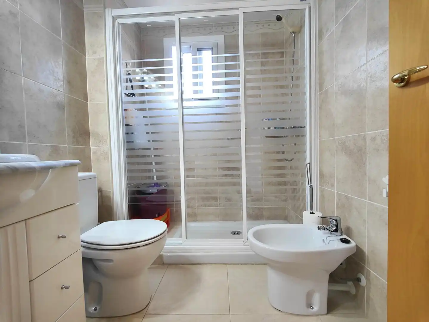 Baño de Piso en venta en Cunit con Terraza y Alarma
