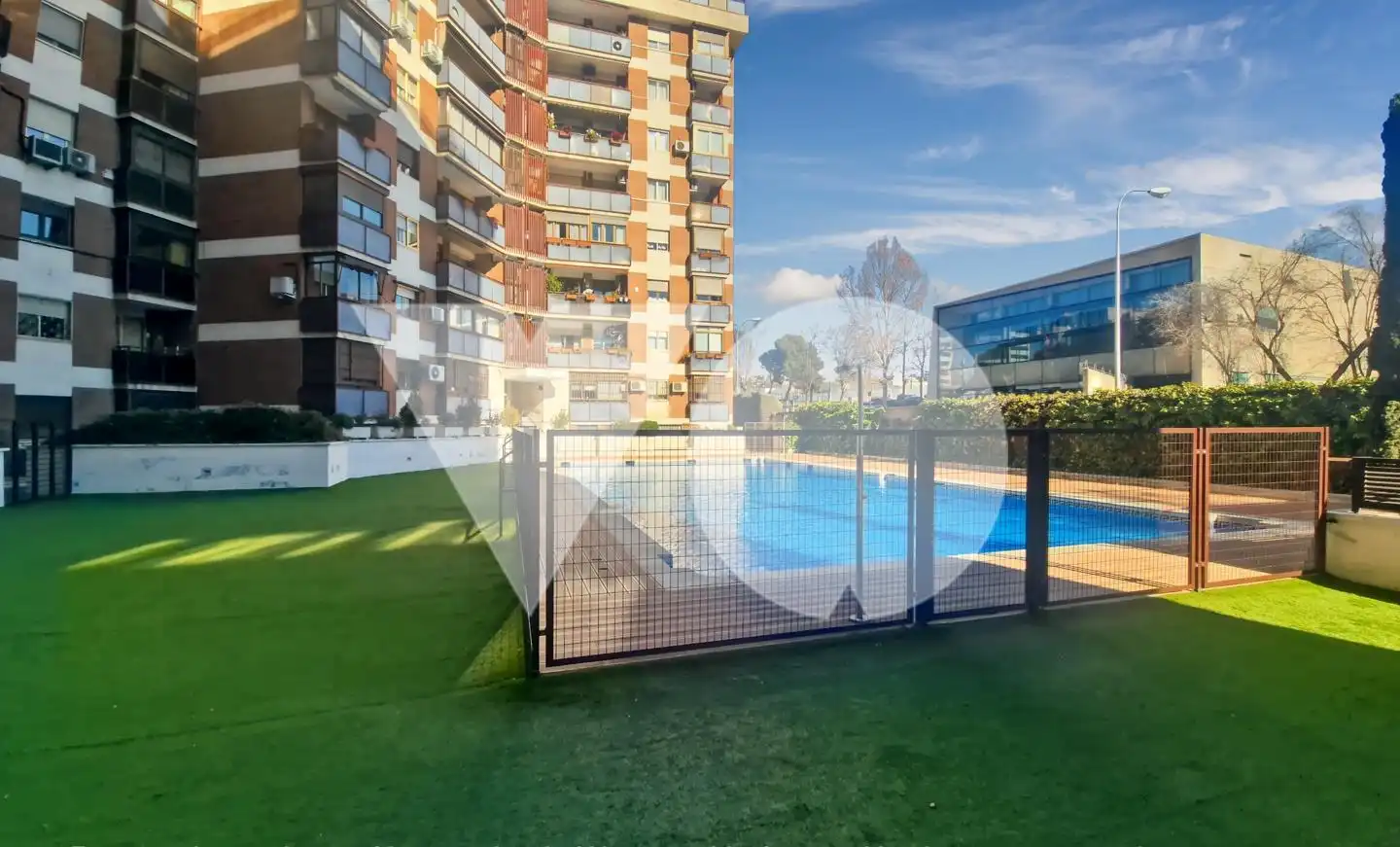 Piscina de Pis en venda en Madrid amb Aire condicionat i Terrassa