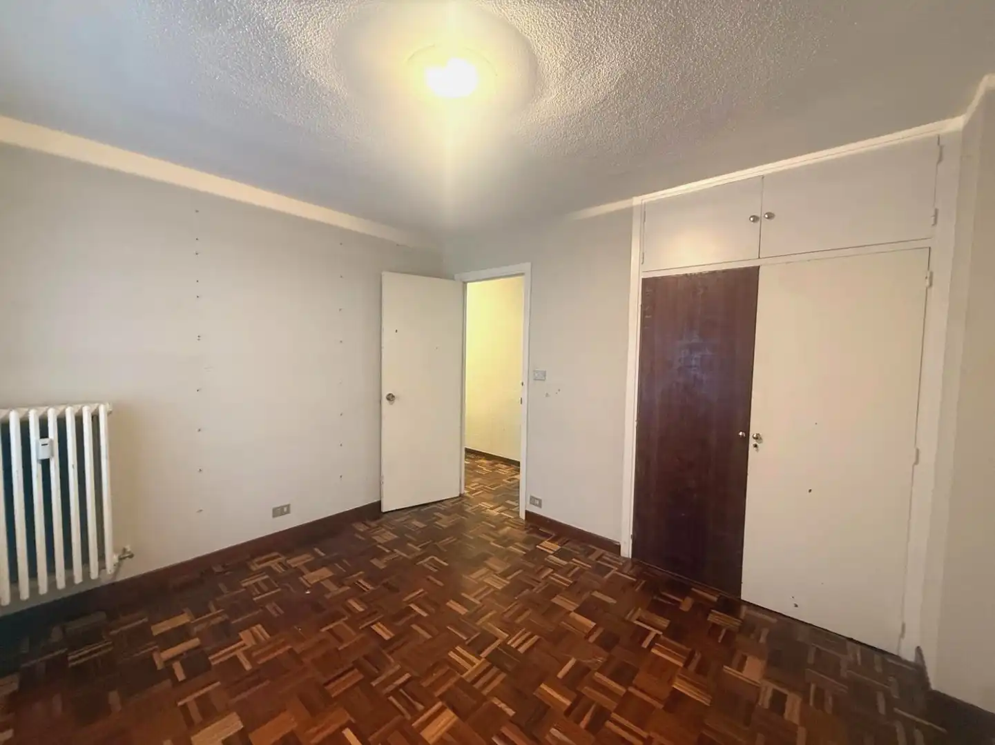 Piso en venta en Avilés con Calefacción, Parquet y Terraza