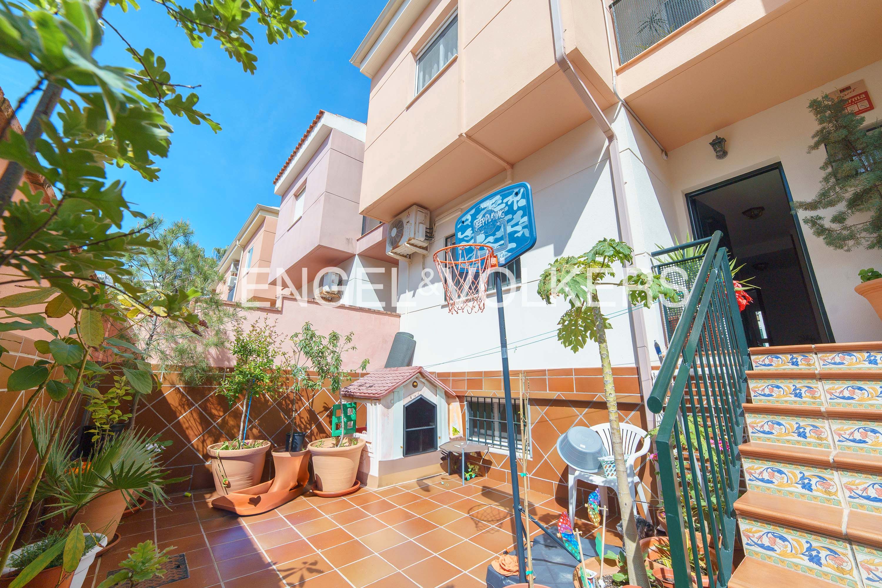 Vista exterior de Casa o xalet en venda en El Puerto de Santa María amb Aire condicionat i Calefacció
