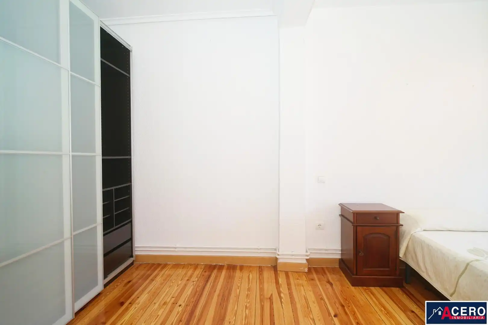 Bedroom of Flat for sale in Santander