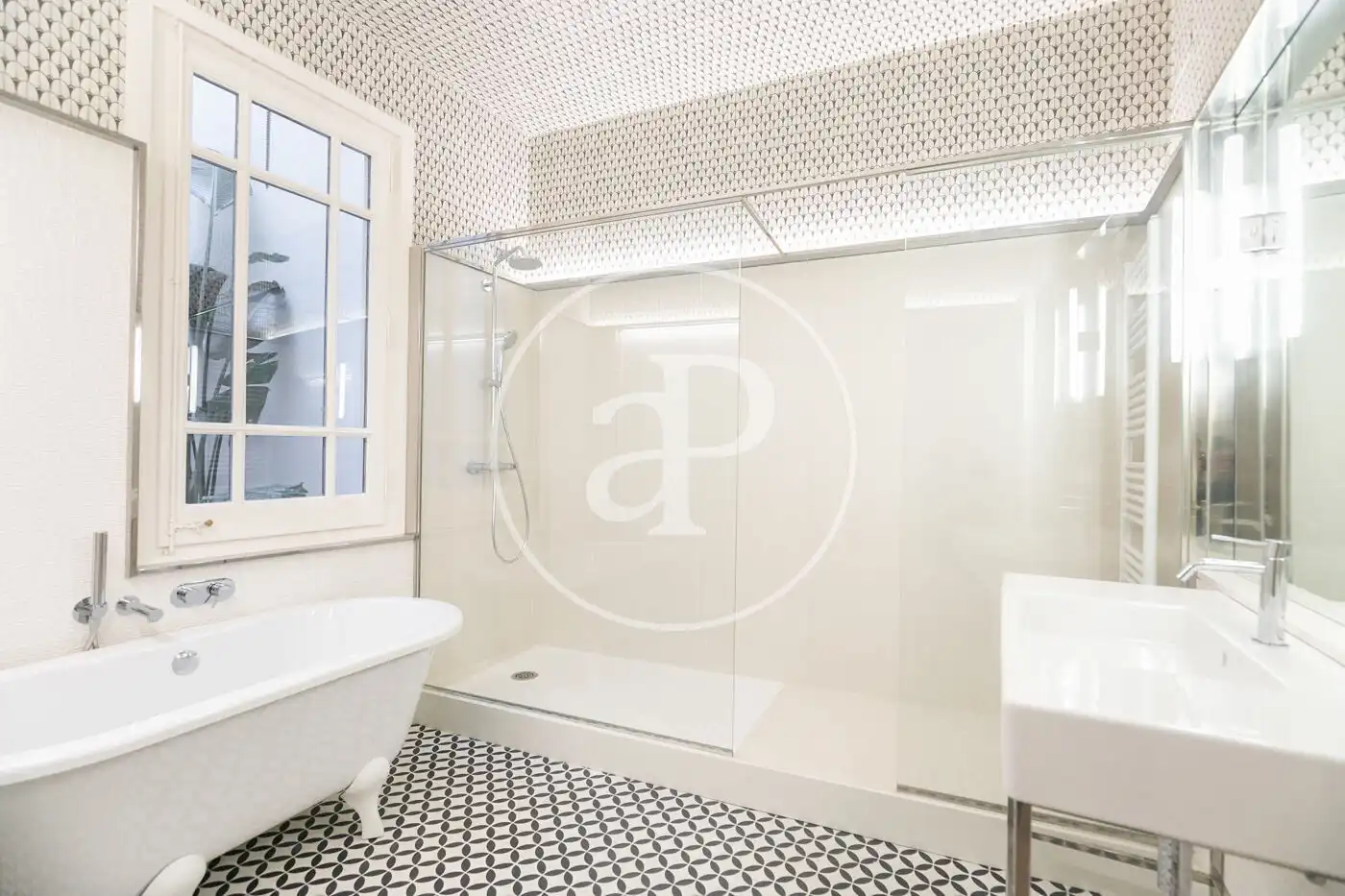 Baño de Piso en venta en Barcelona con Aire acondicionado, Calefacción y Jardín privado