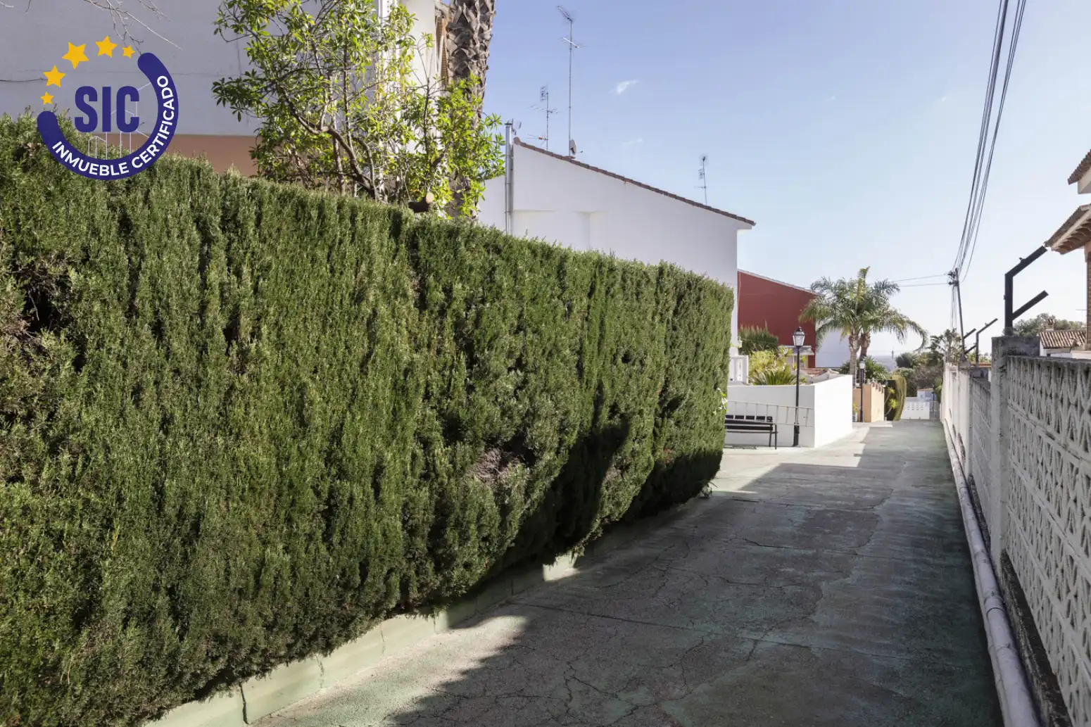 Vista exterior de Casa adosada en venda en Torrent amb Aire condicionat, Calefacció i Jardí privat