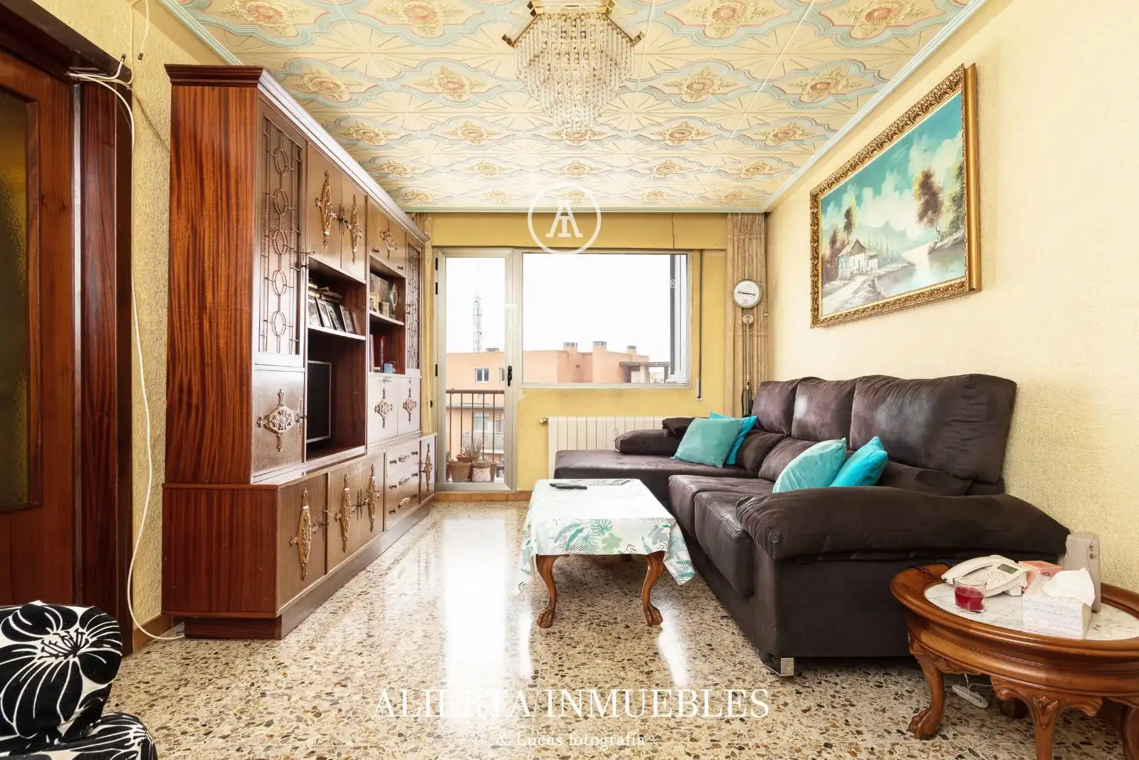 Living room of Flat for sale in Zaragoza  with Heating, Terrace and Swimming Pool