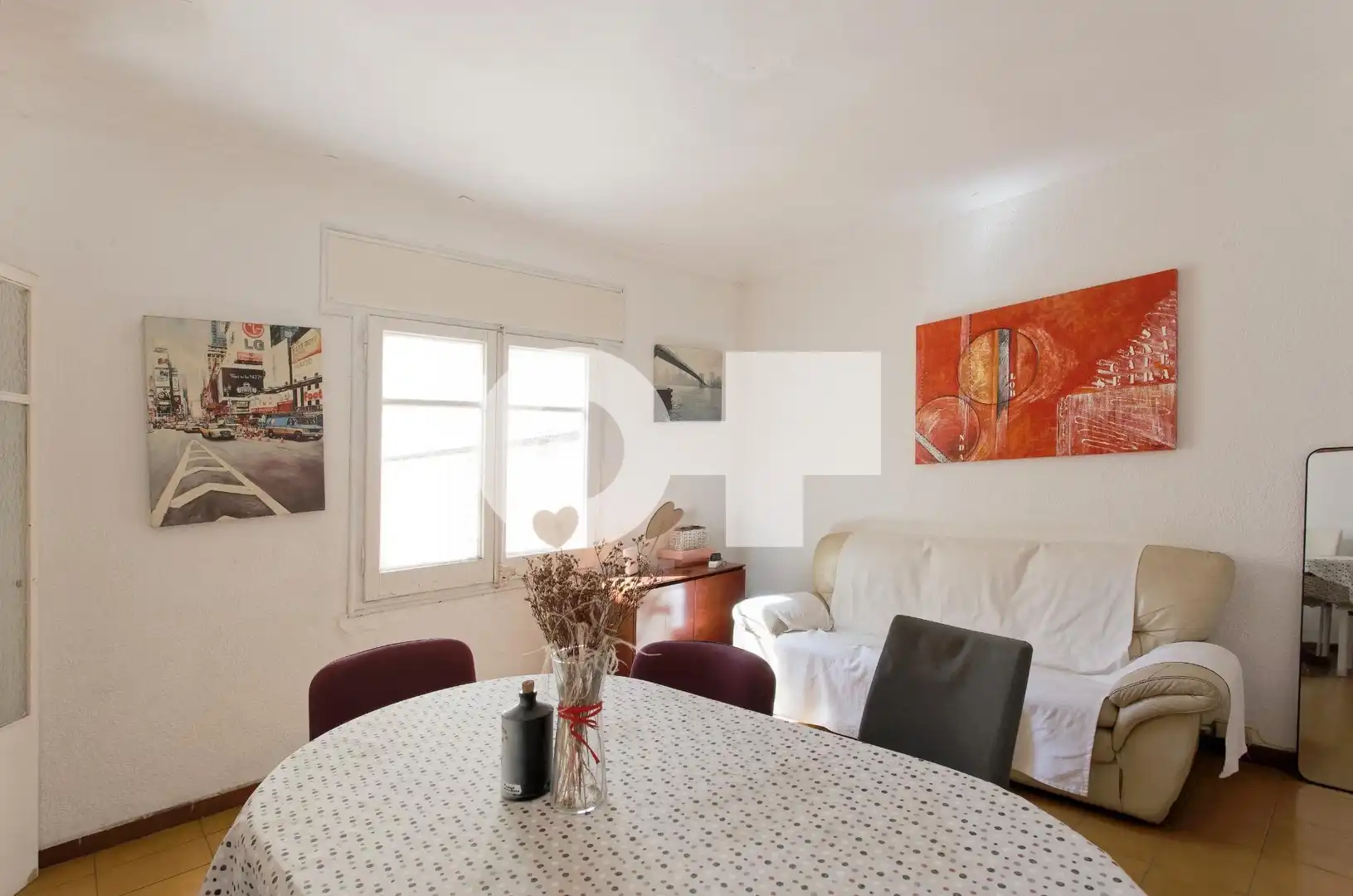 Habitación de Edificio en venta en Barcelona
