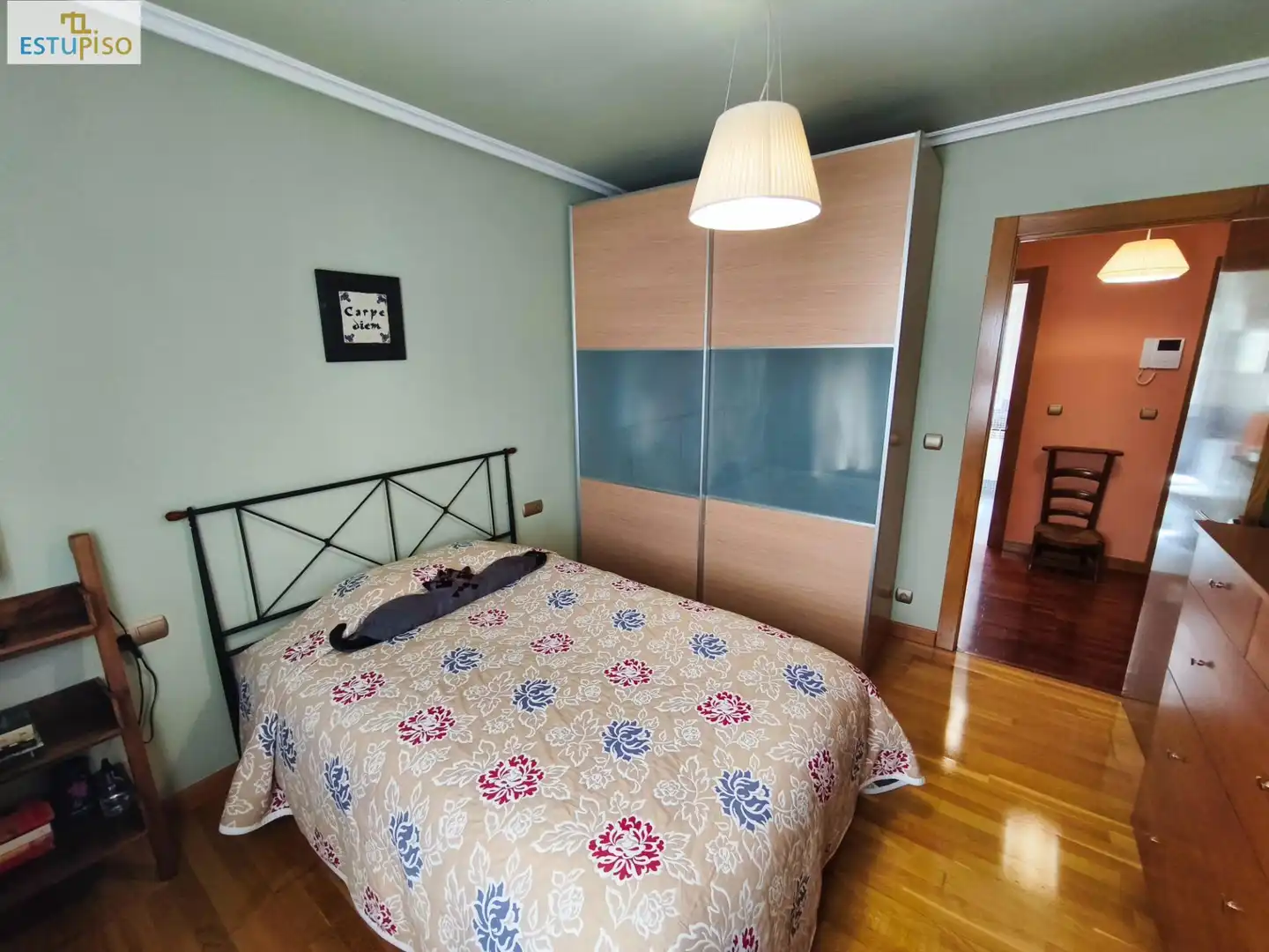 Bedroom of Flat for sale in Vitoria - Gasteiz  with Heating, Parquet flooring and Furnished