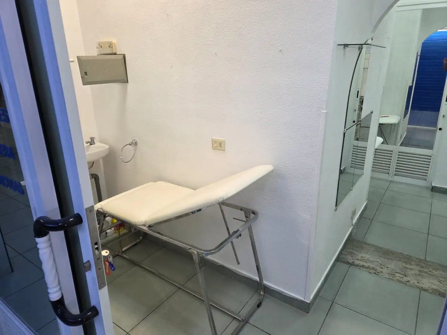Bathroom of Commercial properties for rent in Santa Cruz de Tenerife  with Furnished