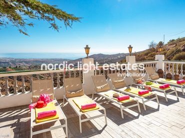 Haus mit Pool zum Verkauf in Torrox Pueblo