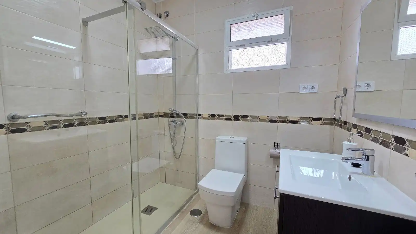 Bany de Casa o xalet en venda en Torremolinos amb Aire condicionat, Terrassa i Traster