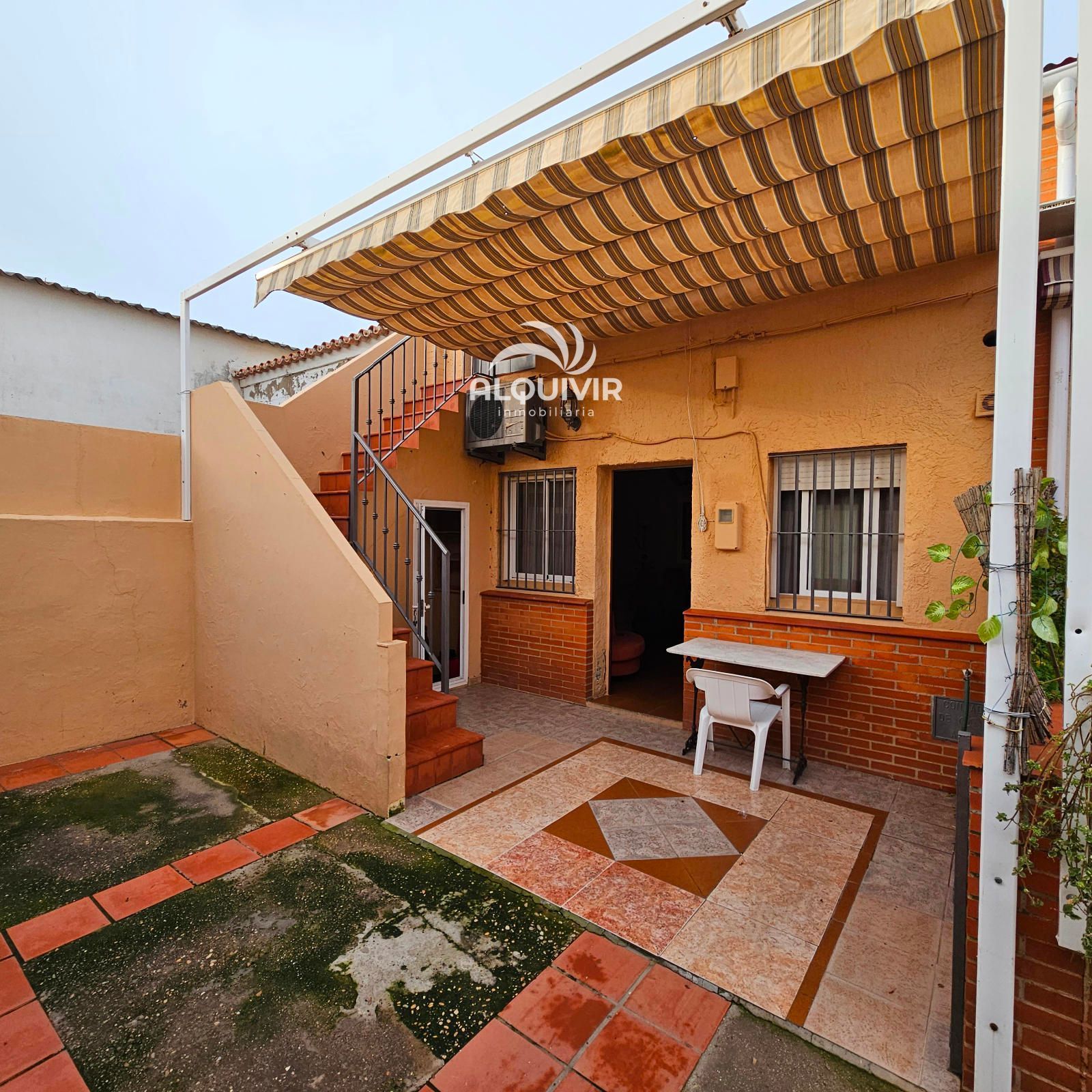 Jardí de Casa adosada en venda en Almonte amb Aire condicionat, Terrassa i Moblat
