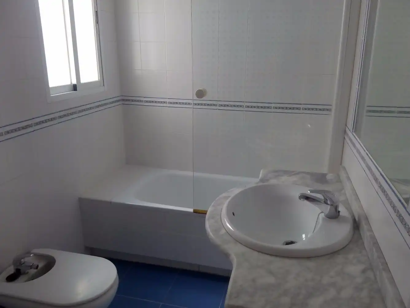 Baño de Piso de alquiler en Madrid con Calefacción, Parquet y Terraza