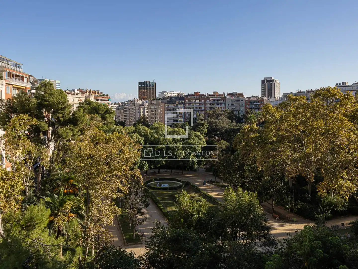 Außenansicht von Wohnung zum Verkauf in Barcelona mit Klimaanlage, Heizung und Parkett