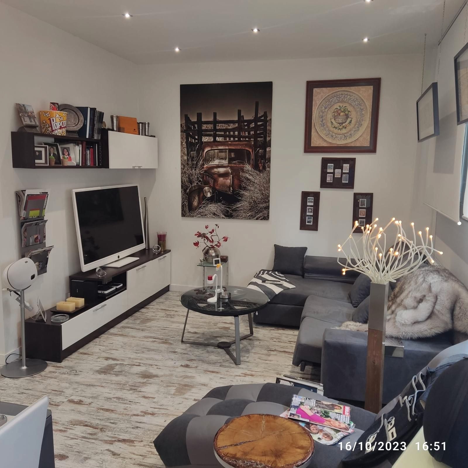 Living room of Flat to rent in  Zaragoza Capital  with Heating, Parquet flooring and Furnished