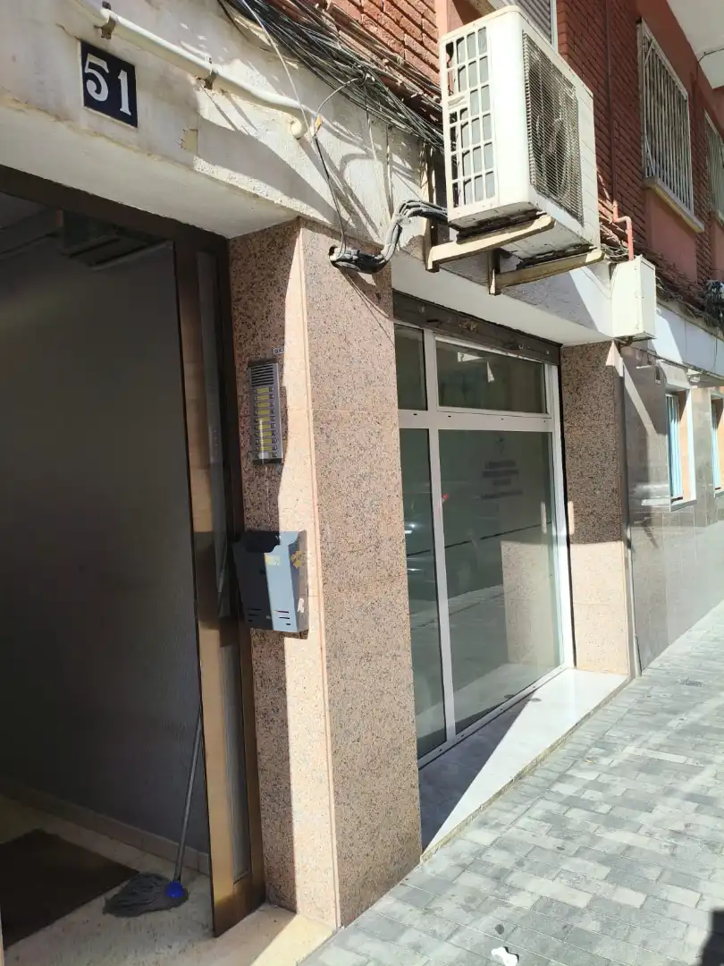 Local comercial en venda a Carrer Joan Martí 9, imagen 2