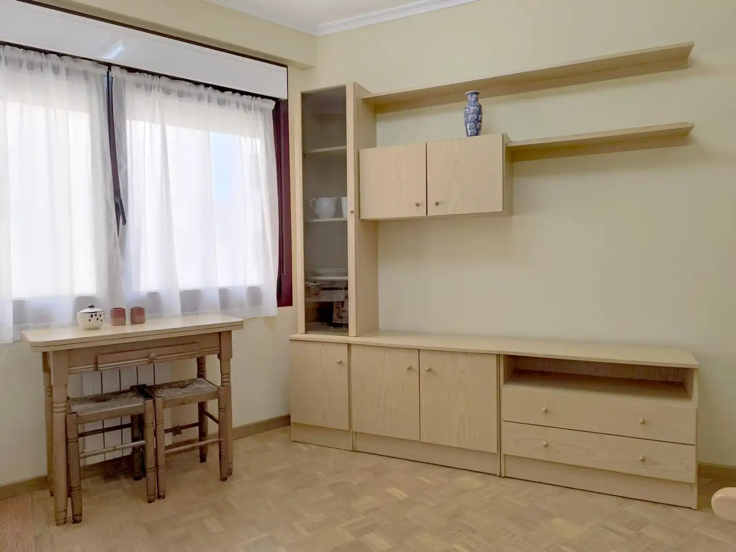 Dormitori de Apartament de lloguer en Oviedo  amb Moblat