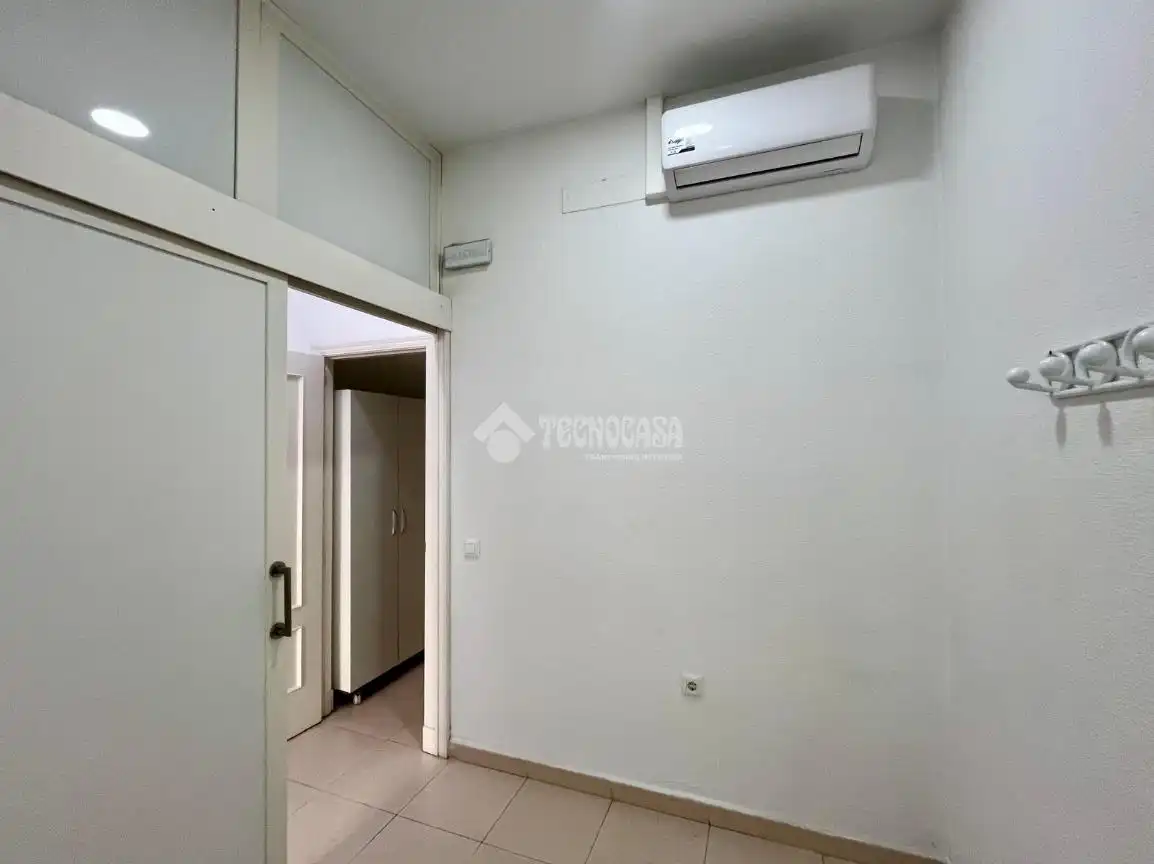 Local comercial de lloguer a Núcleo urbano, imagen 8