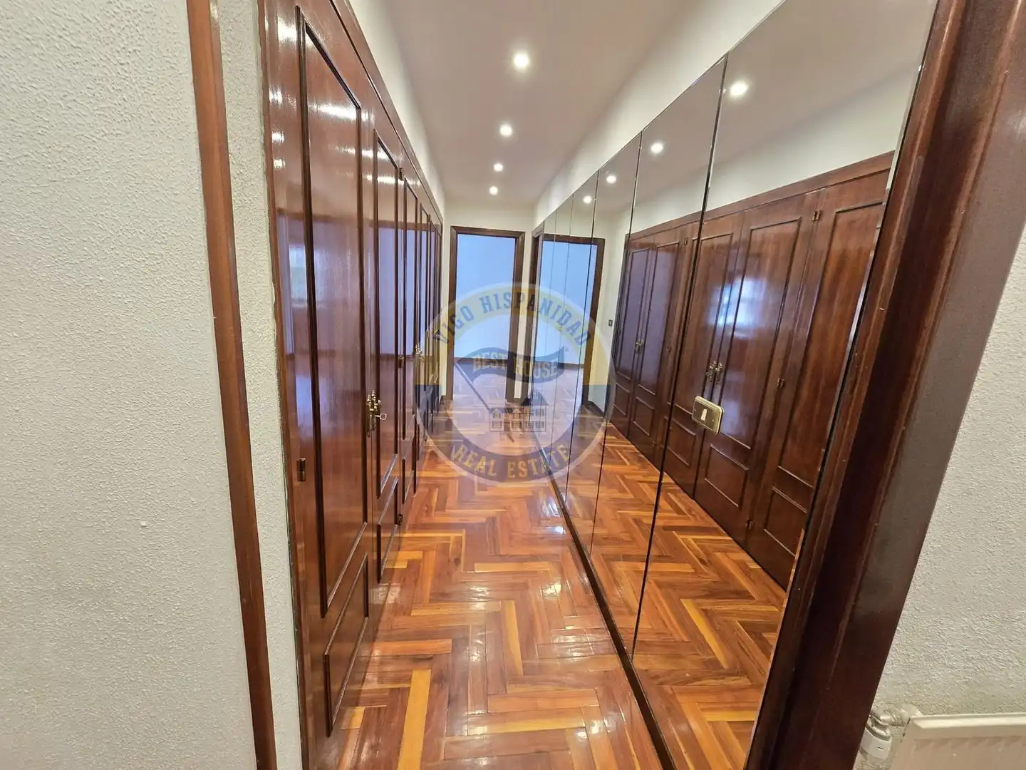 Piso de alquiler en Vigo  con Calefacción, Parquet y Balcón