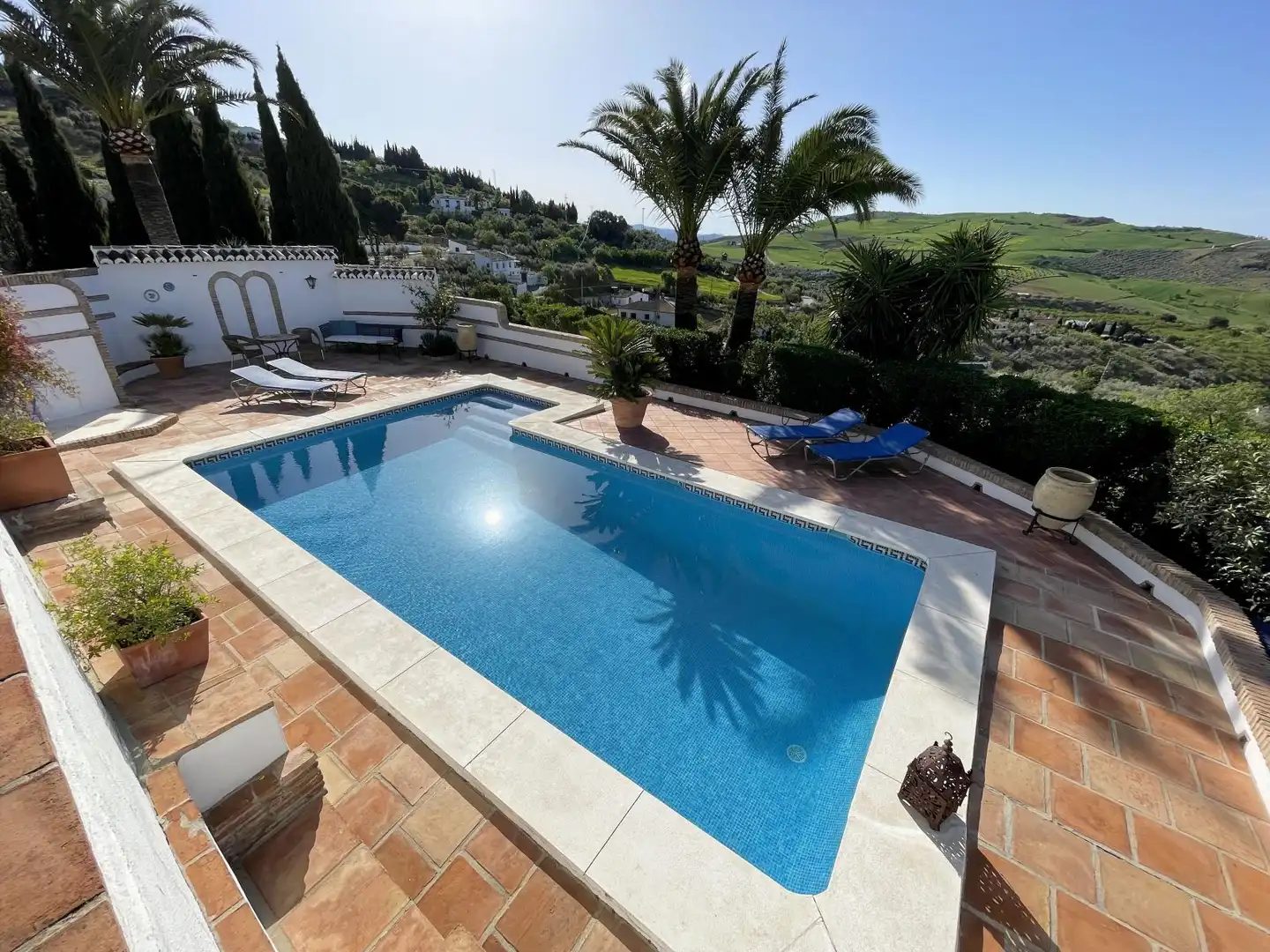 Schwimmbecken von Country house zum Verkauf in Villanueva de la Concepción mit Klimaanlage, Heizung und Privatgarten
