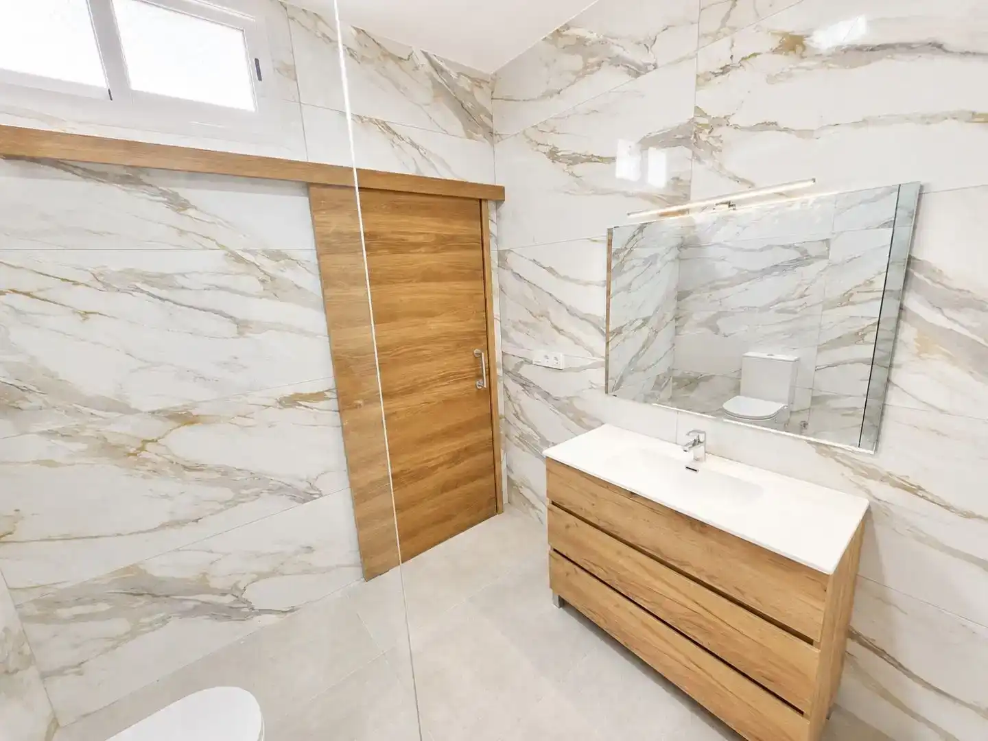 Baño de Piso en venta en Ingenio con Balcón