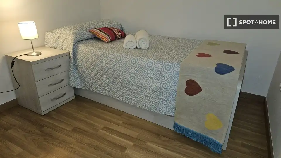 Bedroom of Apartments for share in Santiago de Compostela   with Air Conditioner, Heating and Terrace
