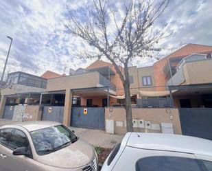 Vista exterior de Casa adosada en venda en Ontígola amb Calefacció i Terrassa