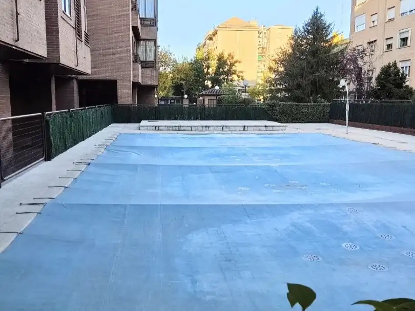 Piscina de Pis en venda en  Madrid Capital amb Aire condicionat i Terrassa