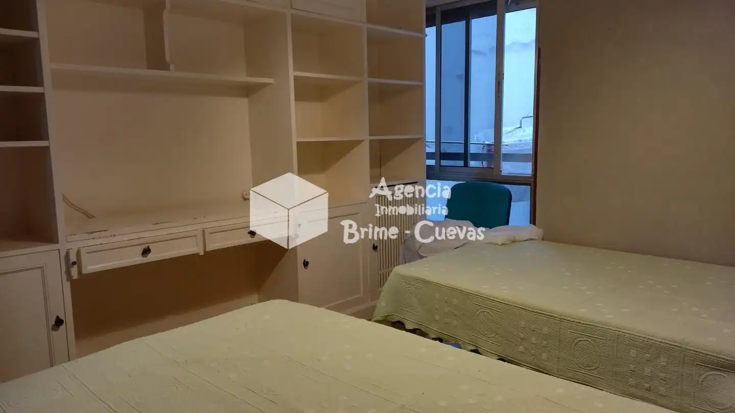 Habitación de Piso de alquiler en Oviedo  con Calefacción