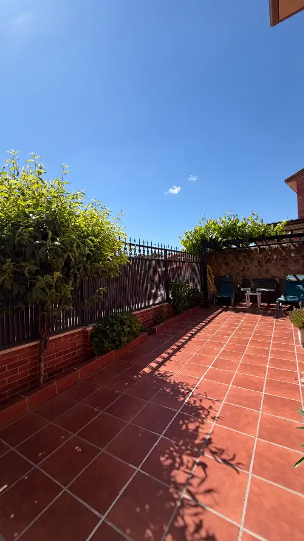 Terraza de Casa o chalet en venta en Campo Real con Aire acondicionado, Calefacción y Jardín privado