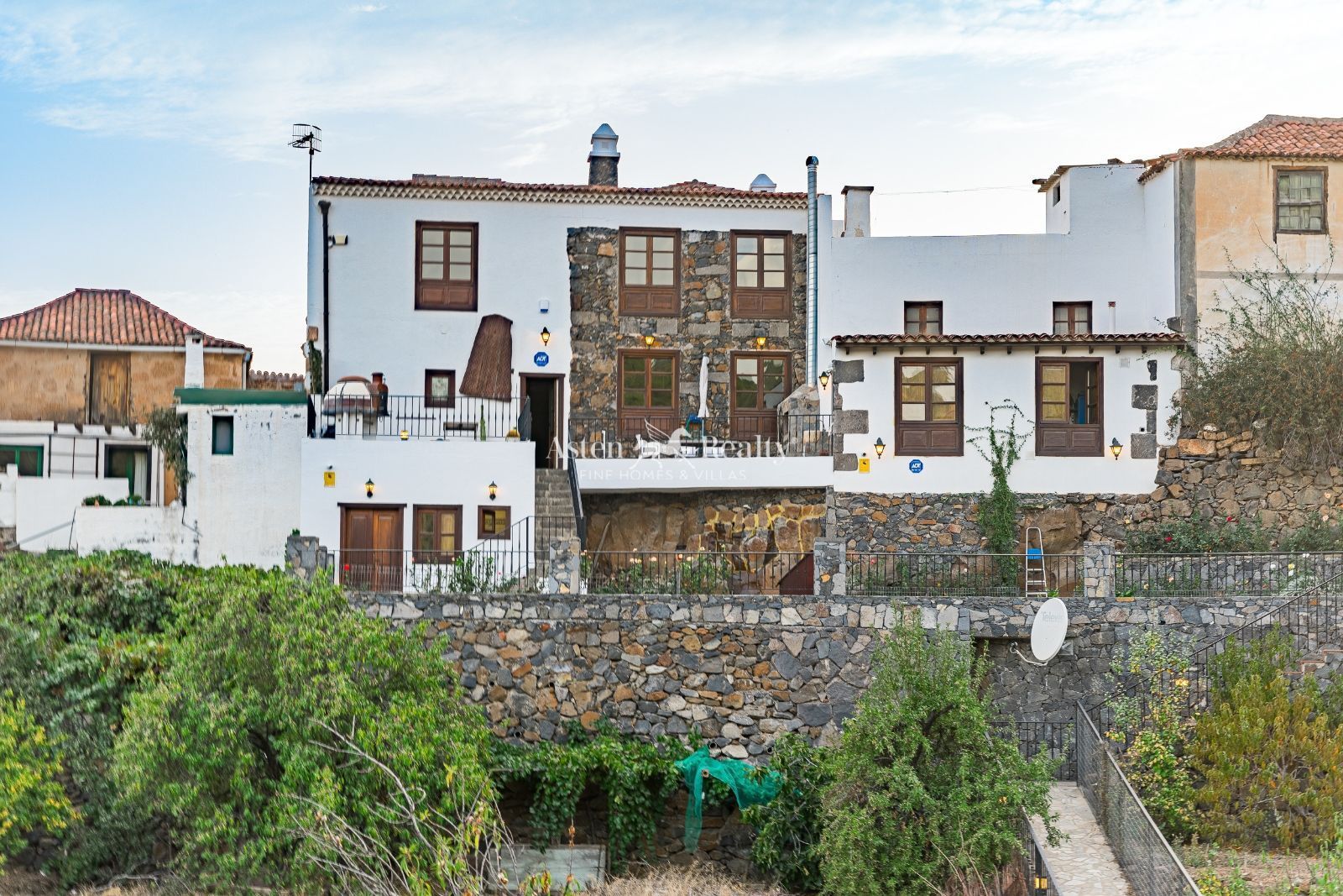 Vista exterior de Casa o xalet en venda en Vilaflor de Chasna amb Calefacció, Jardí privat i Terrassa