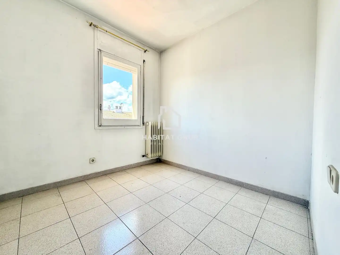 Habitación de Casa adosada en venta en Girona con Calefacción, Jardín privado y Terraza
