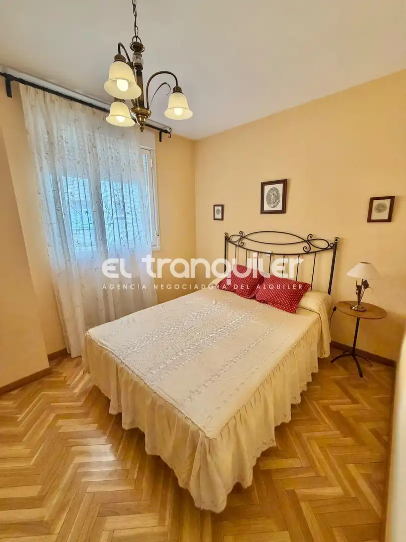 Bedroom of Flat for rent in Madrid  with Air Conditioner, Parquet flooring and Furnished
