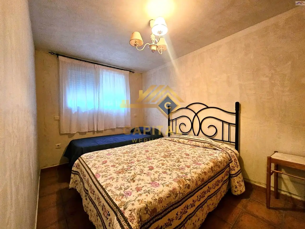 Dormitori de Casa o xalet en venda en Villa del Prado amb Traster i Piscina