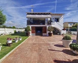 Vista exterior de Casa o xalet en venda en Creixell amb Aire condicionat, Terrassa i Piscina