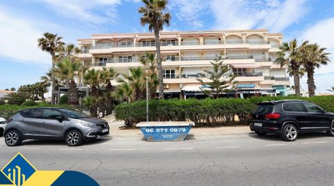 Apartamento con piscina comunitaria, en la provincia de Alicante, en la ciudad de Orihuela Costa. 3 habitaciones | 135 m² | A 200