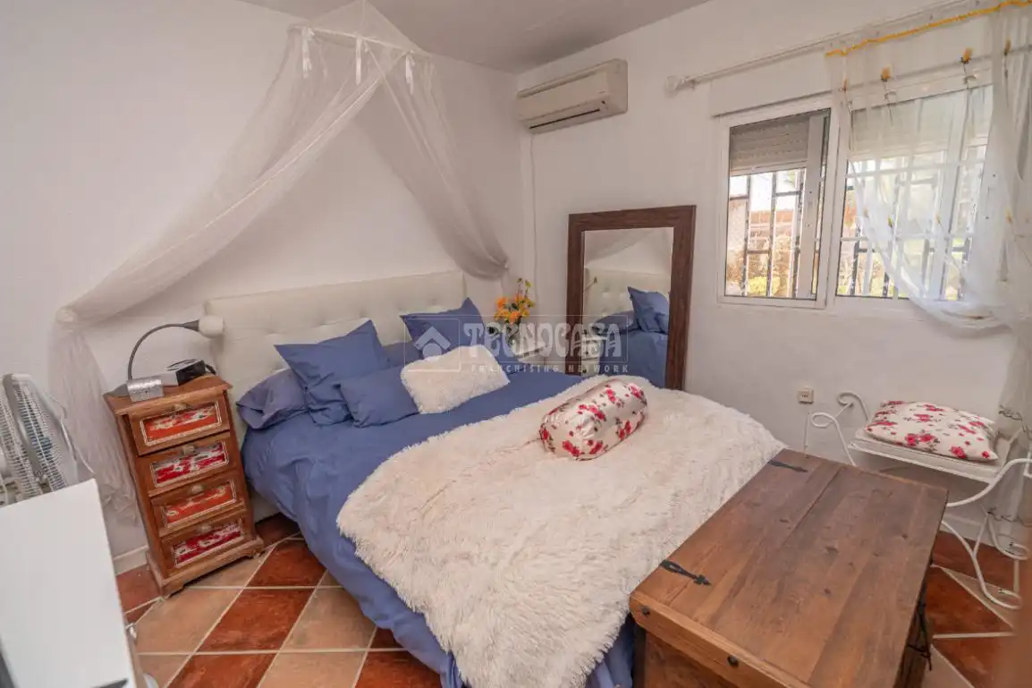 Dormitori de Finca rústica en venda en Linares amb Aire condicionat, Terrassa i Traster