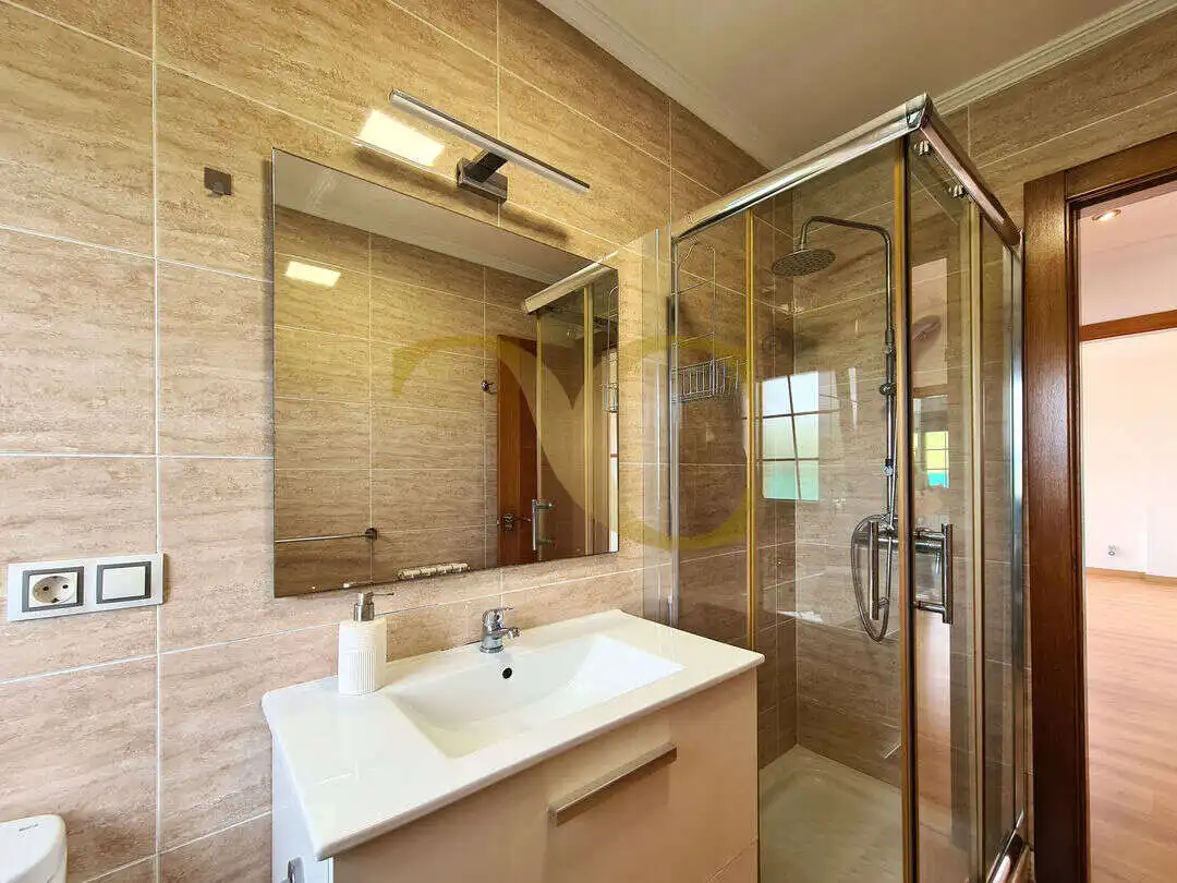 Baño de Casa o chalet en venta en Gijón  con Calefacción, Jardín privado y Balcón