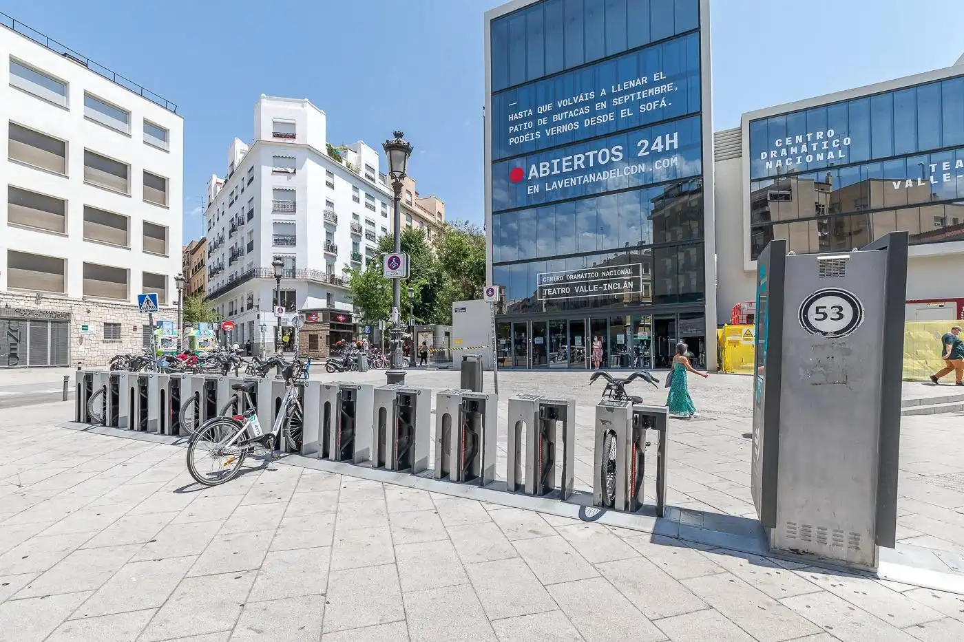 Exterior view of Apartments for sale in Madrid  with Air Conditioner and Furnished