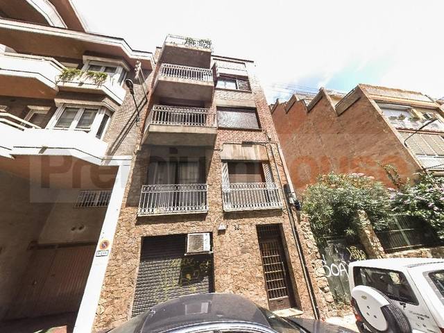 Local comercial en Venta en Calle Gosol en Les Tres Torres