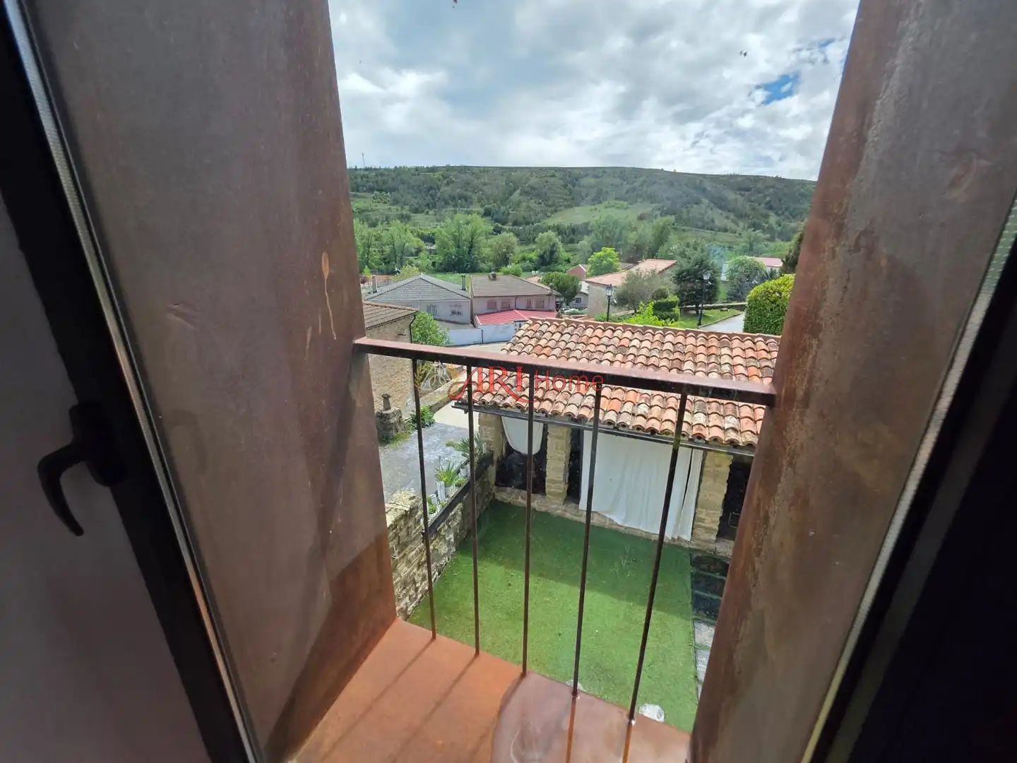 Balcony of Buildings for sale in Quintanilla San García