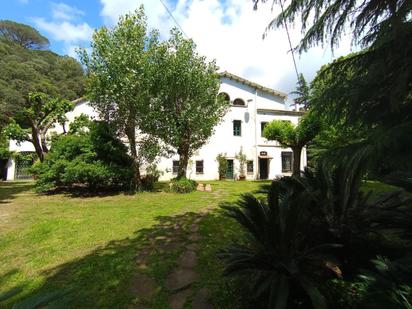 Vista exterior de Finca rústica en venda en Sant Cebrià de Vallalta amb Jardí privat, Terrassa i Piscina comunitària