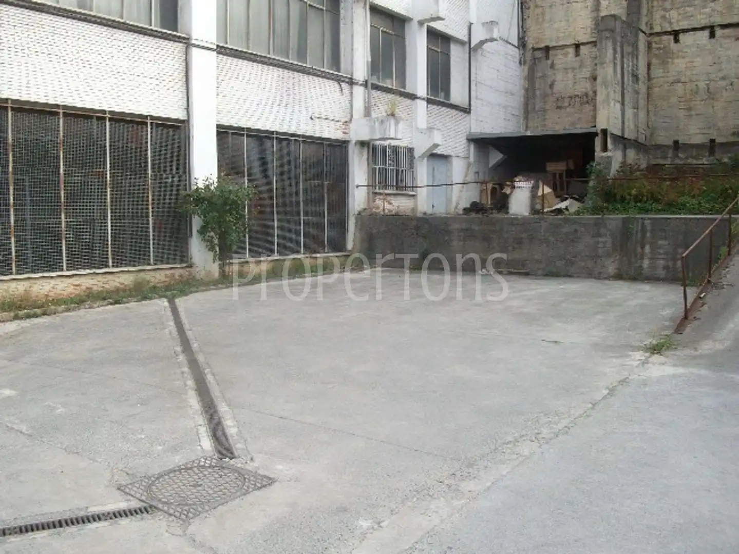 Vista exterior de Nau industrial de lloguer en Etxebarri