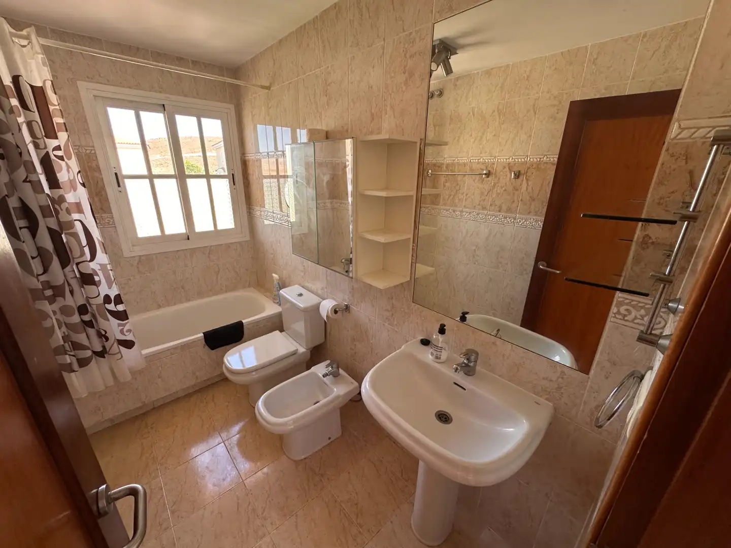 Baño de Apartamento de alquiler en Antigua con Terraza, Amueblado y Horno