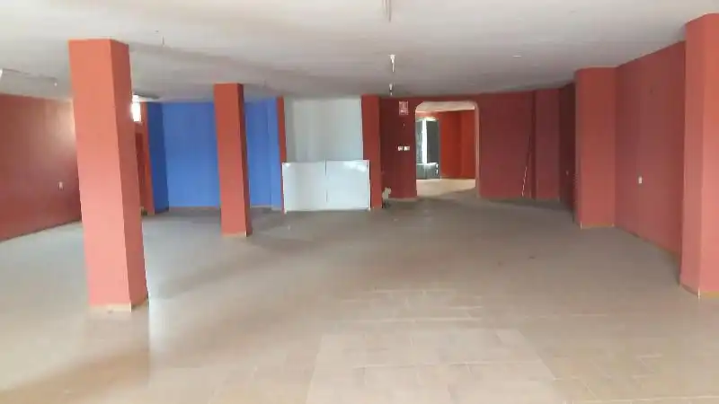 Locale commerciale in vendita a Real 3
