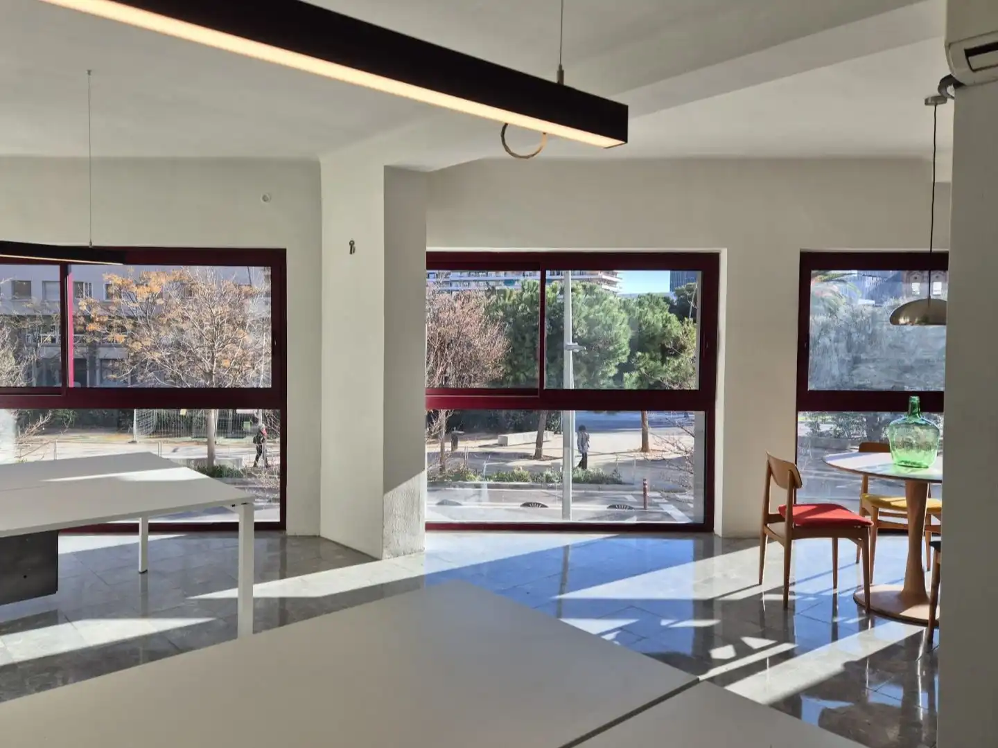 Büro zur Miete in Barcelona mit Klimaanlage, Terrasse und Möbliert