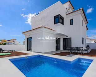 Exterior view of Single-family semi-detached for sale in San Miguel de Abona  with Air Conditioner, Private garden and Terrace