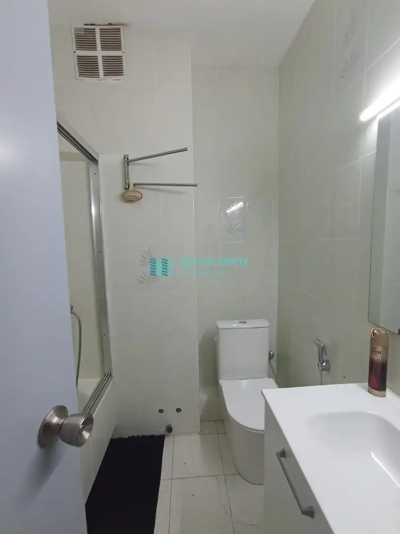 Baño de Piso en venta en Barcelona con Calefacción, Terraza y Alarma
