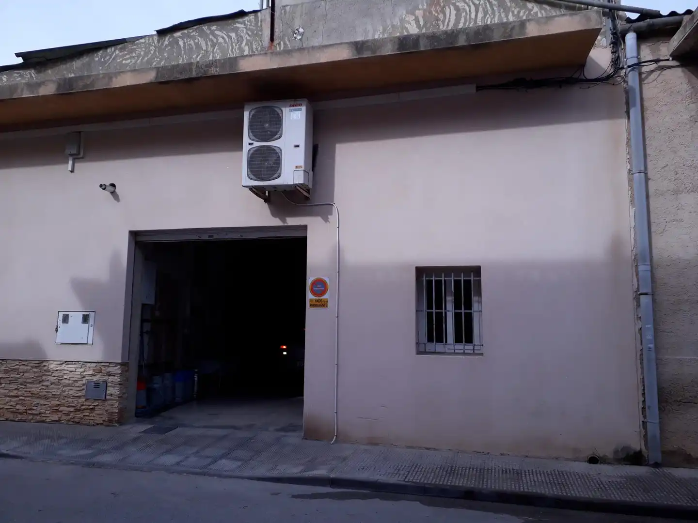 Local comercial en venda a Cox